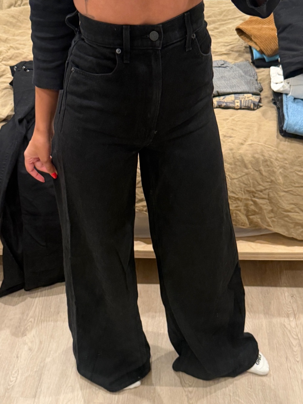 MOTHER The Snacks Black Wide Leg Jeans Size 24